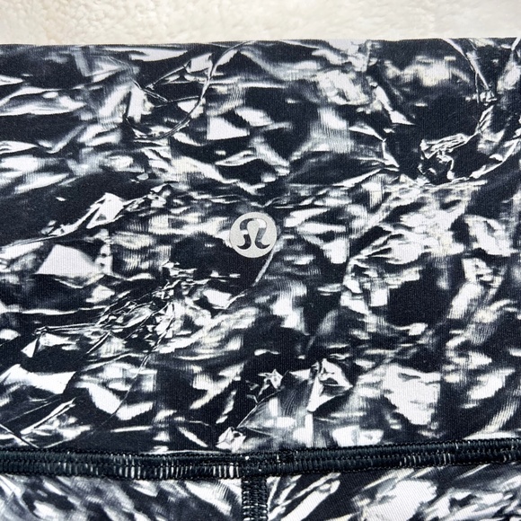 Lululemon Women’s High Rise Black Gray Print Leggings - Picture 5 of 6